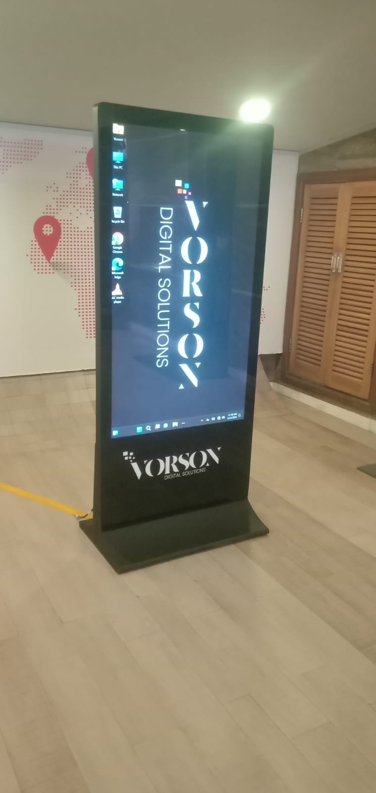 Digital Glass Standee 55 Inch -2